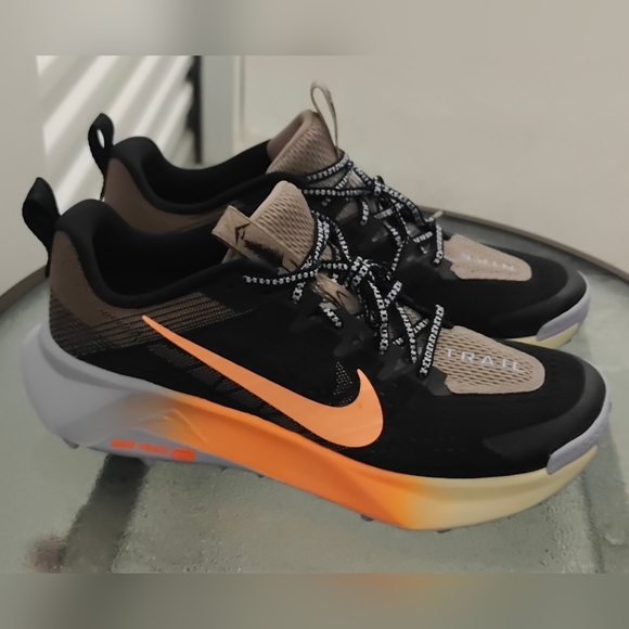 Size 10.5 - Nike Wildhorse 10 Black Orange Pulse - Picture 5 of 11